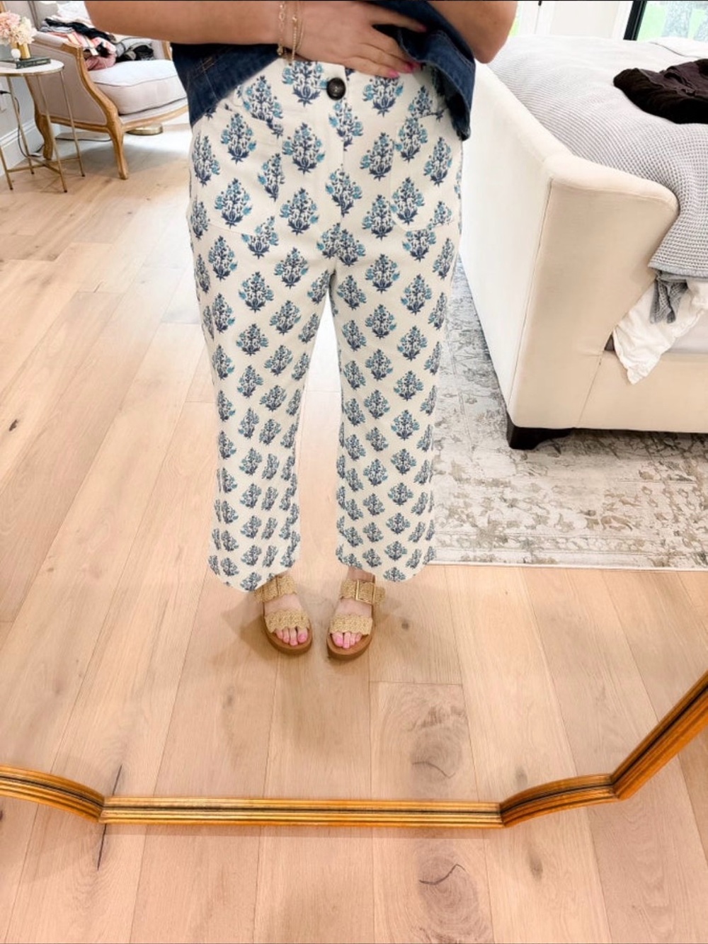 Umgee White Wide-Leg Cropped Pants with Blue Floral Print - Picture 3 of 3